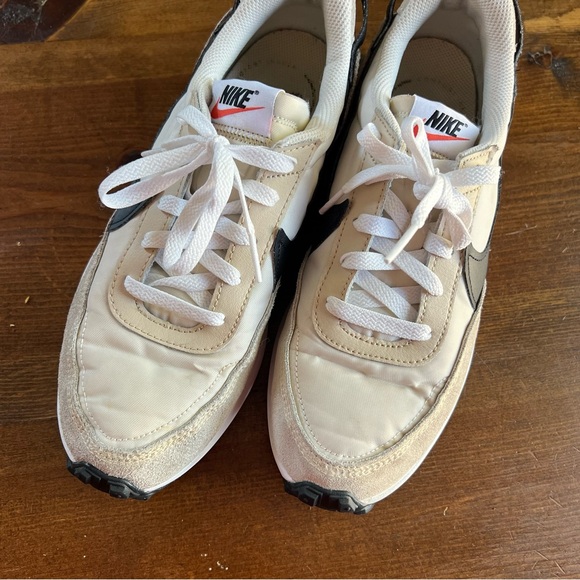 Nike Waffle White and Black Sneakers - Picture 4 of 9